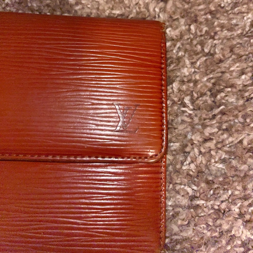 VINTAGE LOUIS VUITTON EPI LONG WALLET